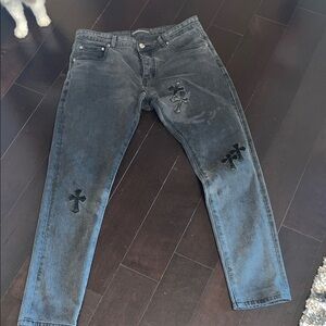 Chrome Hearts Cross Patch Jeans
Size 34